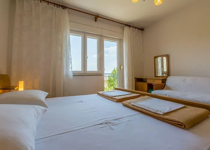 Appartamento Charmantes Nur 650 Meter Zum Mit Meerblick, Bbq-bereich, Privatparkplatz Novi Vinodolski