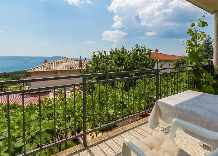Charmantes Nur 650 Meter Zum Mit Meerblick, Bbq-bereich, Privatparkplatz * Novi Vinodolski
