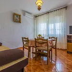 Apartment Charmantes Nur 650 Meter Zum Mit Meerblick, Bbq-bereich, Privatparkplatz *