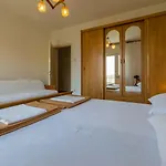 Charmantes Nur 650 Meter Zum Mit Meerblick, Bbq-bereich, Privatparkplatz Apartment Novi Vinodolski