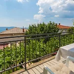 Charmantes Nur 650 Meter Zum Mit Meerblick, Bbq-bereich, Privatparkplatz * Novi Vinodolski