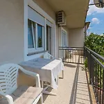Apartment Charmantes Nur 650 Meter Zum Mit Meerblick, Bbq-bereich, Privatparkplatz *