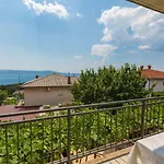 Charmantes Nur 650 Meter Zum Mit Meerblick, Bbq-bereich, Privatparkplatz Apartment