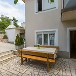 Apartment Charmantes Nur 650 Meter Zum Mit Meerblick, Bbq-bereich, Privatparkplatz Novi Vinodolski