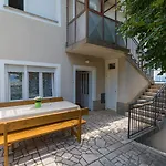 Charmantes Nur 650 Meter Zum Mit Meerblick, Bbq-bereich, Privatparkplatz Novi Vinodolski