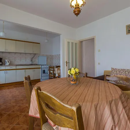 Charmantes Nur 650 Meter Zum Mit Meerblick, Bbq-bereich, Privatparkplatz Novi Vinodolski