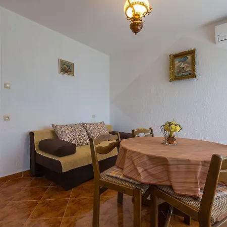 Charmantes Nur 650 Meter Zum Mit Meerblick, Bbq-bereich, Privatparkplatz * Novi Vinodolski