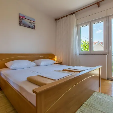Charmantes Nur 650 Meter Zum Mit Meerblick, Bbq-bereich, Privatparkplatz Apartment