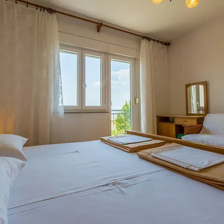 Apartament Charmantes Nur 650 Meter Zum Mit Meerblick, Bbq-bereich, Privatparkplatz Novi Vinodolski