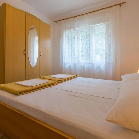 Charmantes Nur 650 Meter Zum Mit Meerblick, Bbq-bereich, Privatparkplatz * Novi Vinodolski