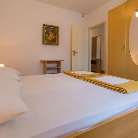 Charmantes Nur 650 Meter Zum Mit Meerblick, Bbq-bereich, Privatparkplatz Apartment *