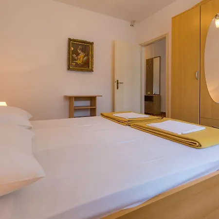 Charmantes Nur 650 Meter Zum Mit Meerblick, Bbq-bereich, Privatparkplatz Apartament