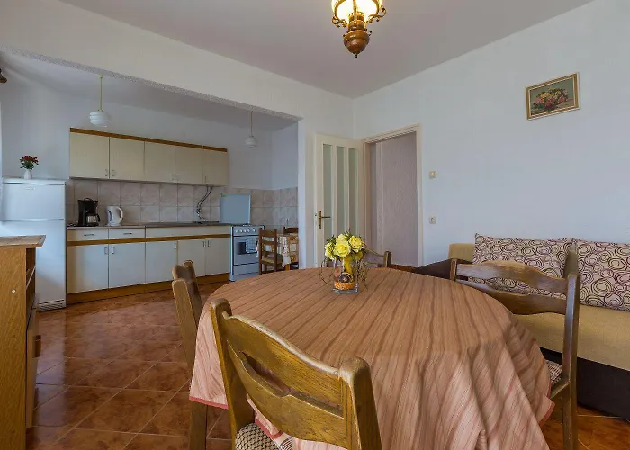 Charmantes Nur 650 Meter Zum Mit Meerblick, Bbq-bereich, Privatparkplatz Novi Vinodolski